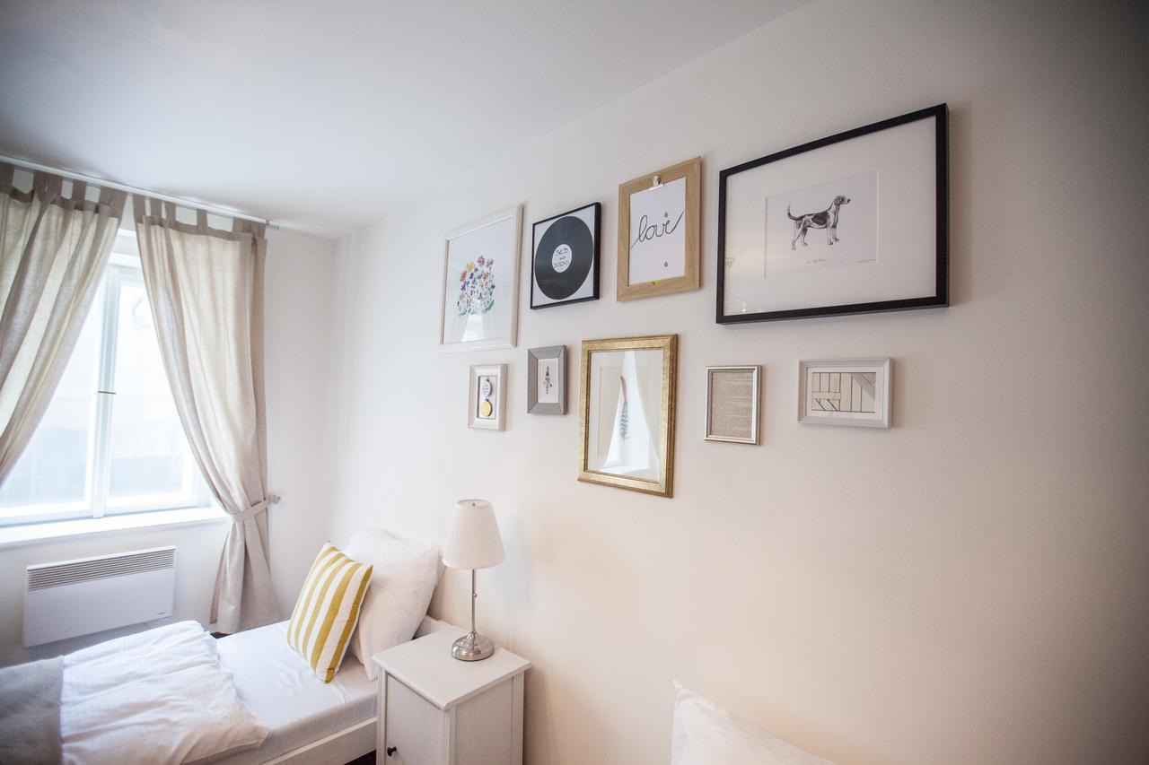 Bed&books Art 3*